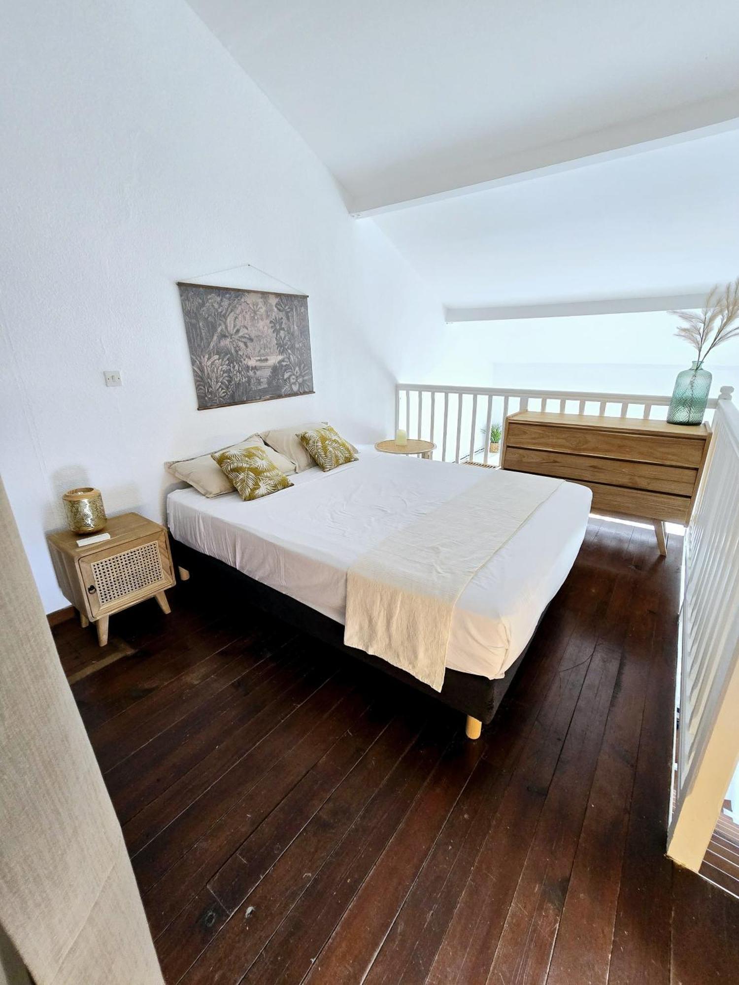 Duplex Avec Vue Sur La Marina, Avec Piscine Appartement